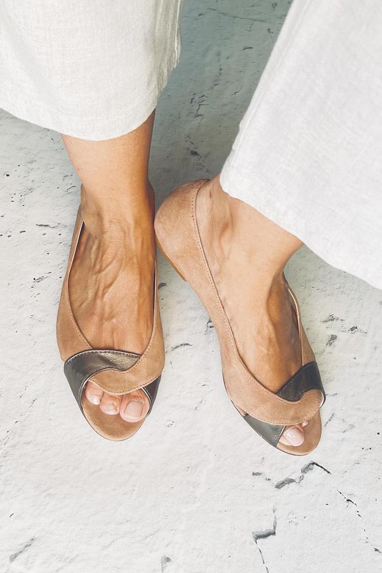 Sandales peep toe color block Marron à bande torsadée
