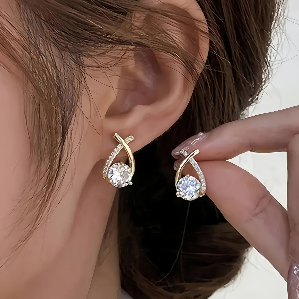 Ilaria | Boucles d'Oreilles Croix Dorée et Zircon