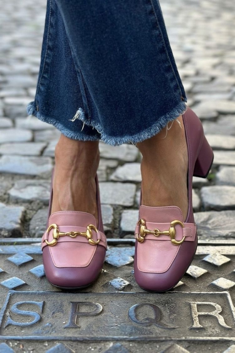 Chaussures à Talon Épais Color Block à Boucle Métallique et Bout Carré.