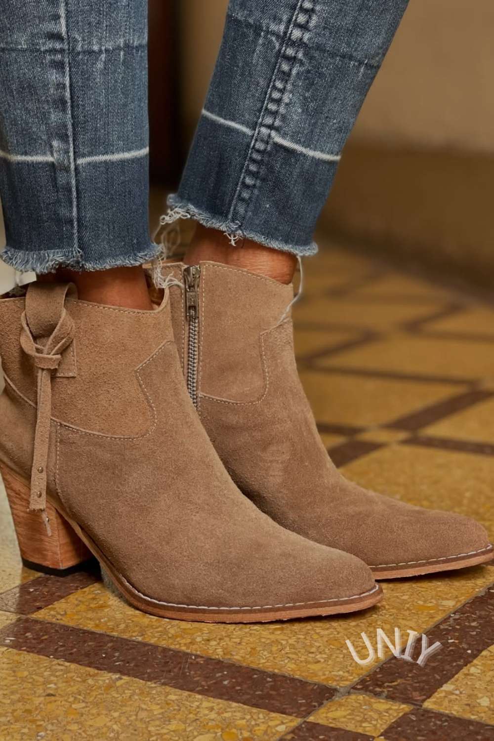 Zoé | Bottes Camel en Suédine à Talon Carré et Zip