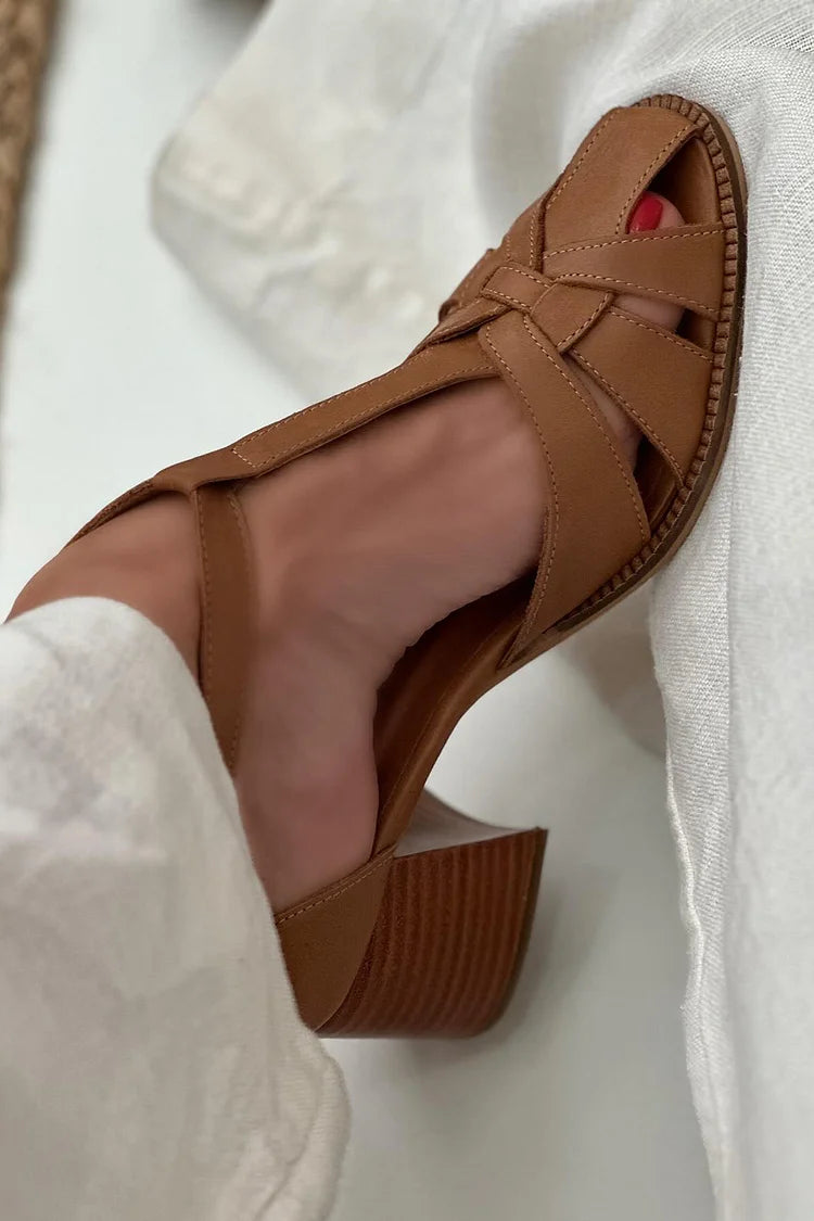 Talons larges tressés à découpes Marron avec boucle et bride en T