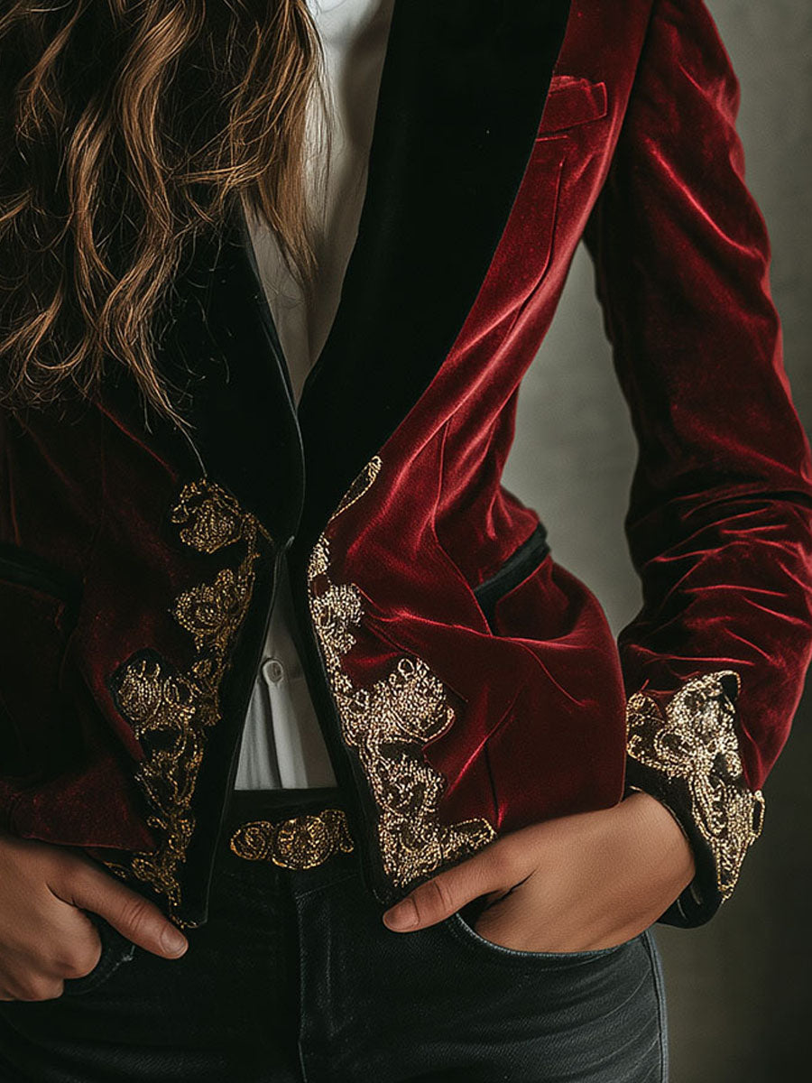 Maylis | Blazer en Velours Bordeaux Brodé d’Or à Col Noir