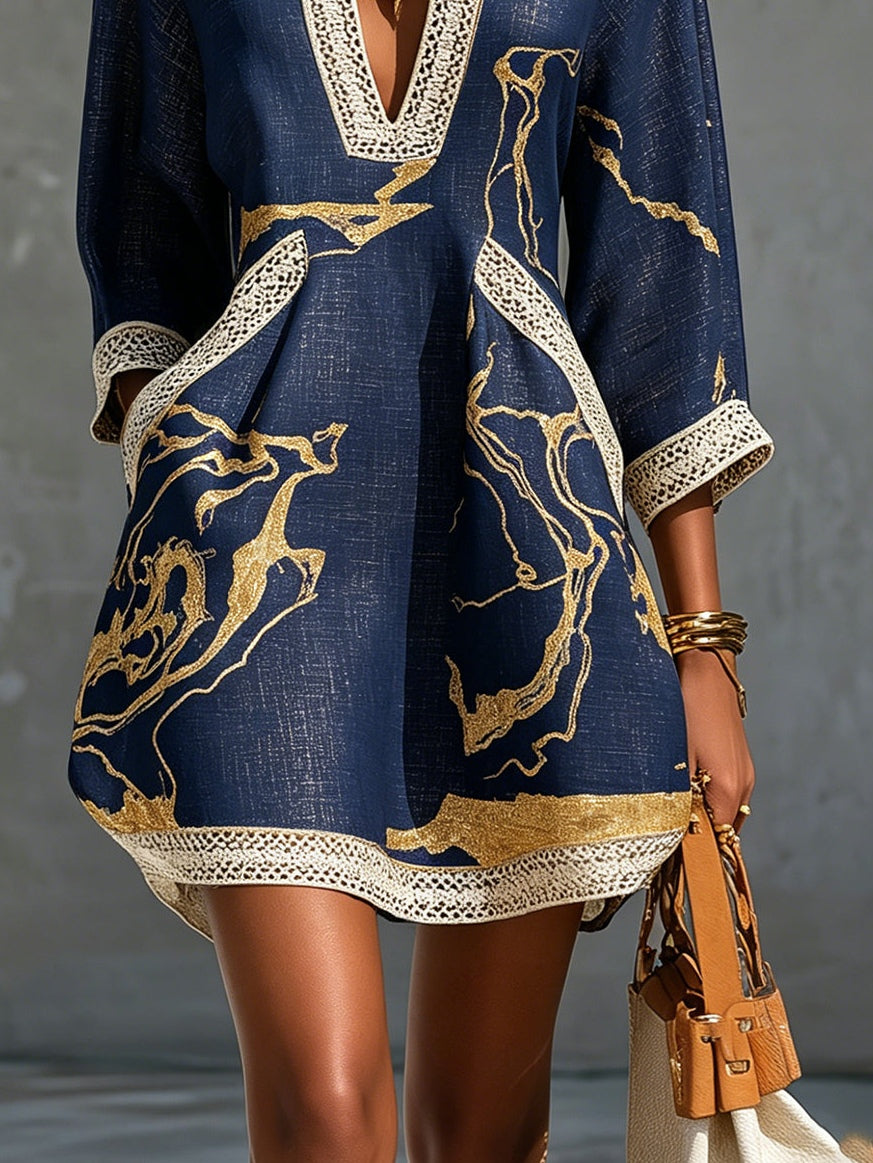 Cosette | Mini Robe en Dentelle Crochet Bleu Marine à Motifs Dorés et Col en V