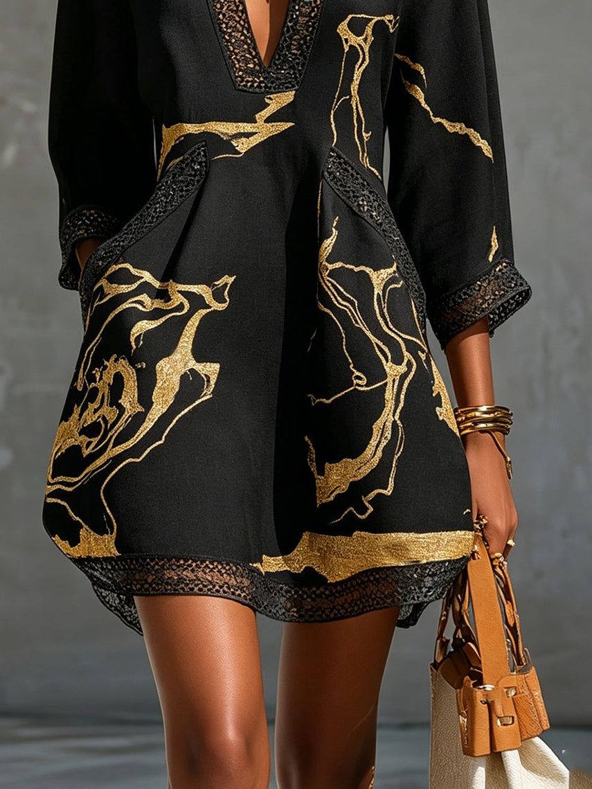 Léonie | Mini Robe en Dentelle Crochet Noire à Motifs Dorés et Col en V