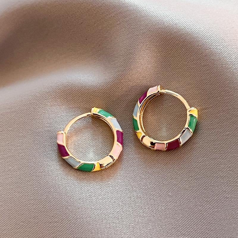 Simona | Boucles d'Oreilles Élégantes Émail Doré