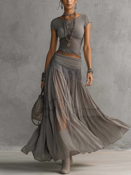 Ensemble Gris avec Top en Dentelle Semi-Transparente et Jupe Maxi Plissée