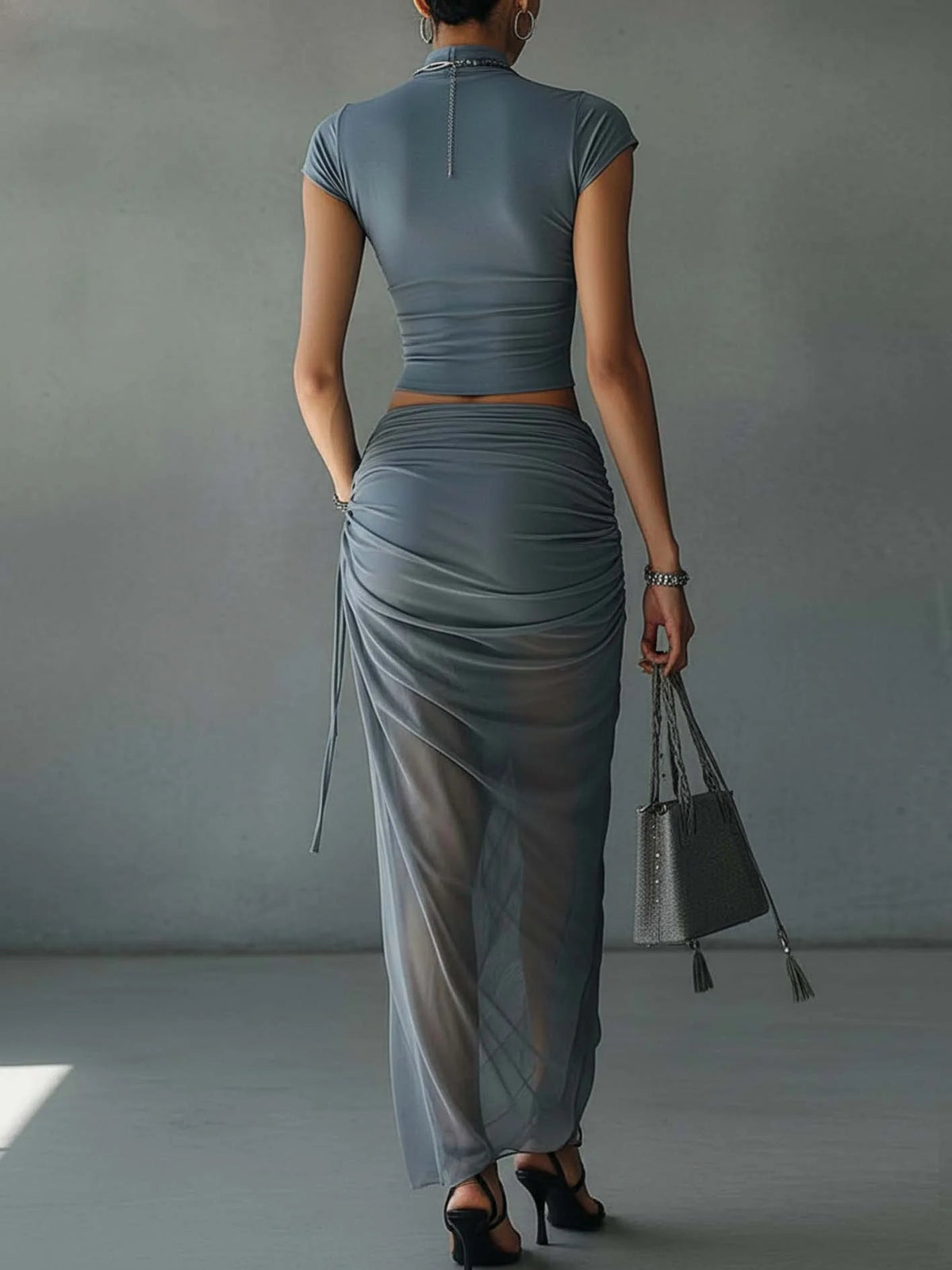 Ensemble Bleu T-Shirt Court et Jupe Drapée en Mesh Semi-Transparent
