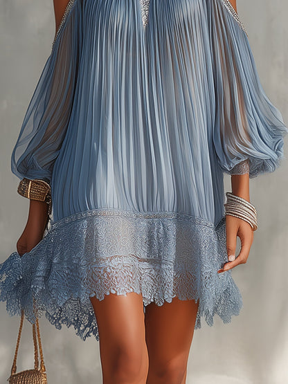 Séraphine | Mini Robe Bleue Froncée Épaules Dénudées à Ourlet en Dentelle