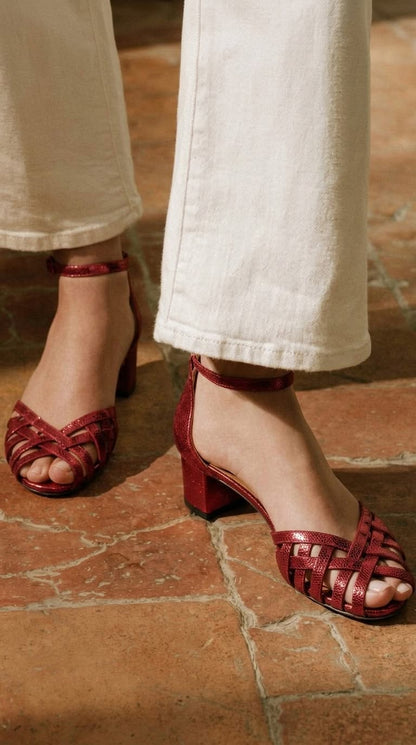 Talons larges peep toe tressés Or avec bride cheville et boucle