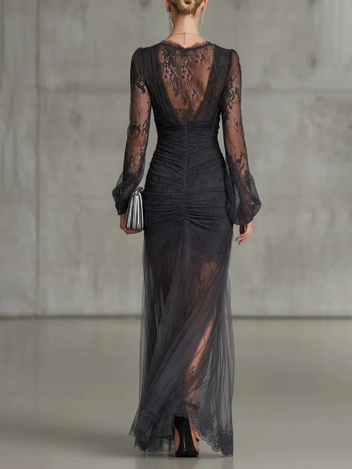 Robe Maxi en Dentelle Gris Foncé Froncée Semi-Transparente à Manches Longues et Fente