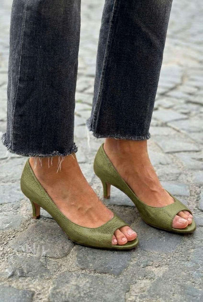 talons kitten chic métallisés or champagne à bout ouvert.
