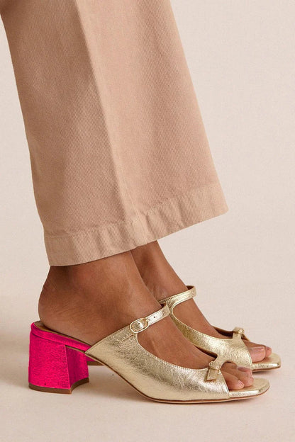 talons or slingback à bout color block, découpes et talon large.
