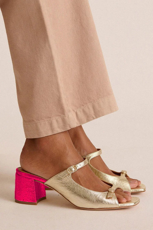 talons or slingback à bout color block, découpes et talon large.