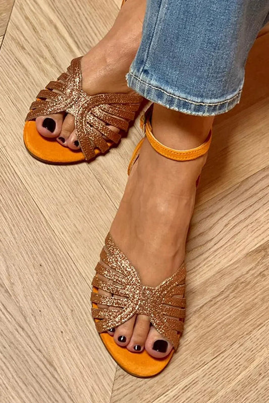 sandales orange pailletées à bride cheville, boucle et découpes.