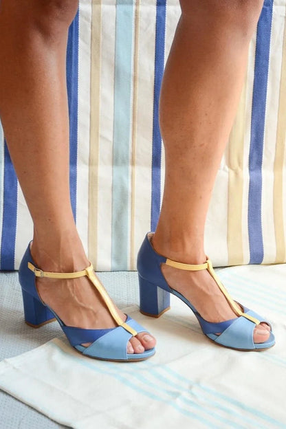 Chaussures à Talon Mi-Haut Color Block à Bride en T et Bout Ouvert.