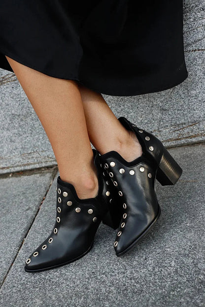 Anaïs | Bottines Noires Pointues à Œillets Métalliques