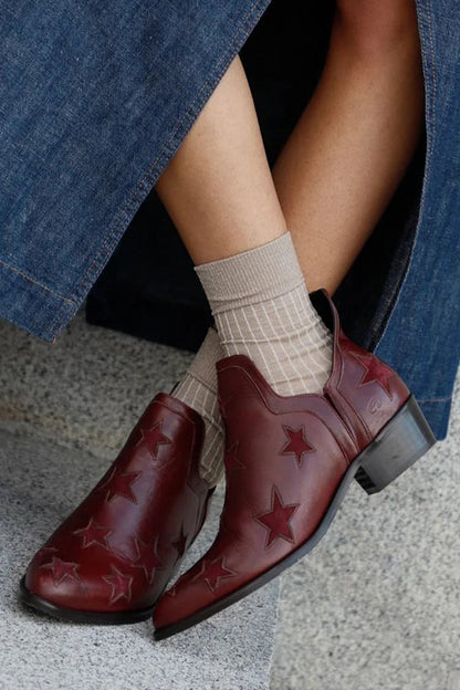 Madeleine | Bottines Bordeaux Pointues à Étoiles et Talon Épais