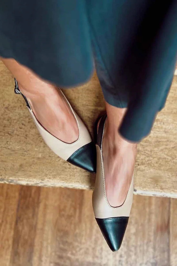 Chaussures Plates Slingback Beiges à Bout Pointu au Design Colorblock Élégant.