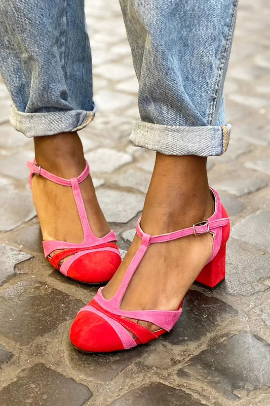 talons chunky fuchsia à bride en T, boucle et découpes color block.