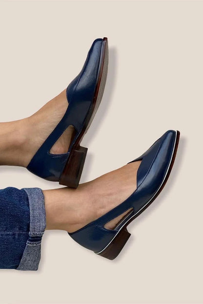 chaussures plates décontractées bleu marine à découpes, bout effilé et slip-on.