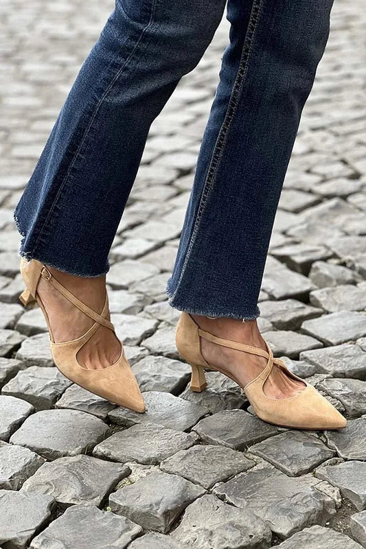 talons bas kaki à bride croisée et boucle, bout effilé.