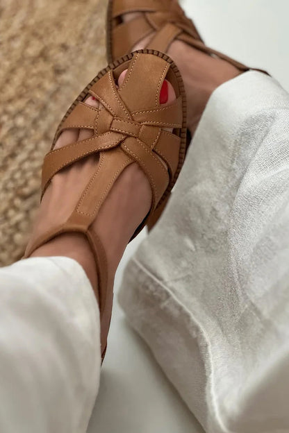 Talons larges tressés à découpes Marron avec boucle et bride en T