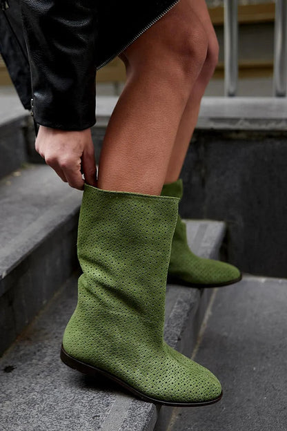 Nicole | Bottes Mi-Mollet Vertes en Suédine Bout Rond Ajouré