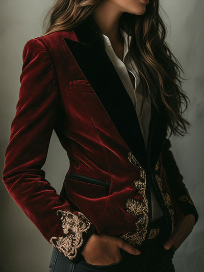 Maylis | Blazer en Velours Bordeaux Brodé d’Or à Col Noir
