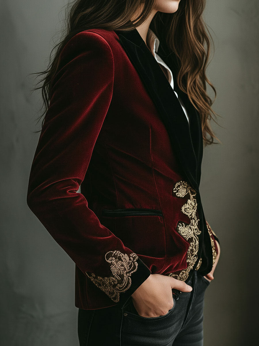 Maylis | Blazer en Velours Bordeaux Brodé d’Or à Col Noir