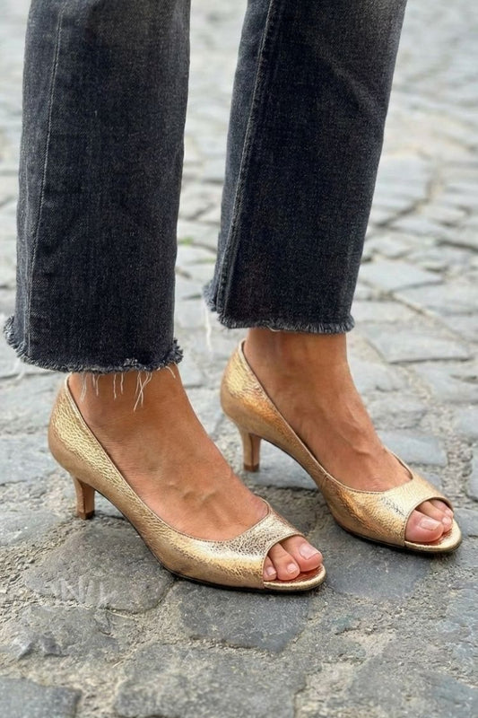 talons kitten chic métallisés or champagne à bout ouvert.