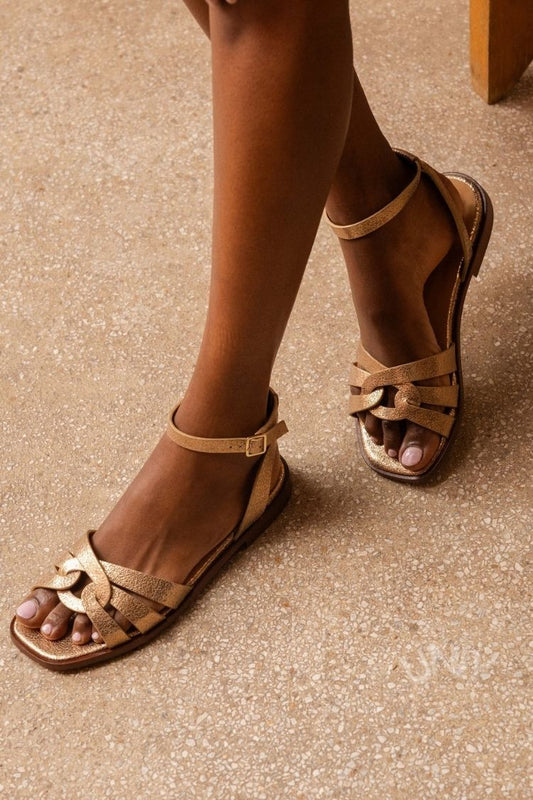 Sandales plates décontractées unies avec boucle à la cheville et brides [Précommande]