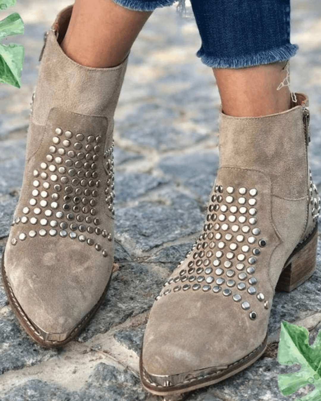 Bottes pointues chunky en suédine cloutées