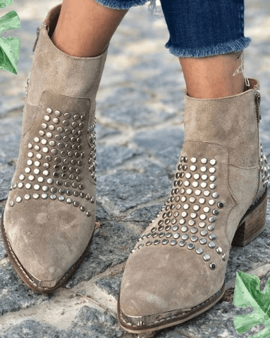 Bottes pointues chunky en suédine cloutées