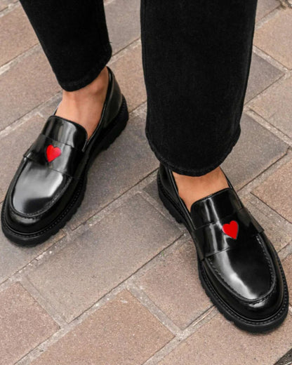 Maxime | Mocassins Vernis Noirs à Plateforme et Cœur Rouge