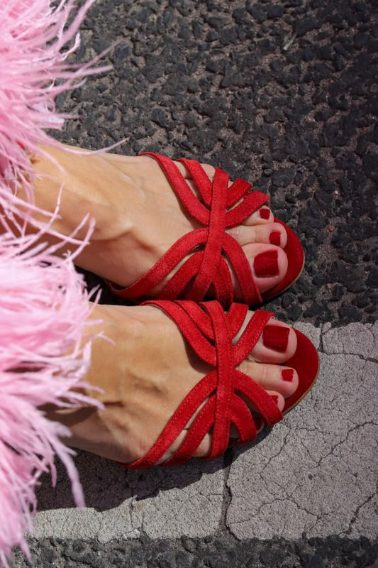 Sandales en suédine Rouge à bout ouvert et brides croisées