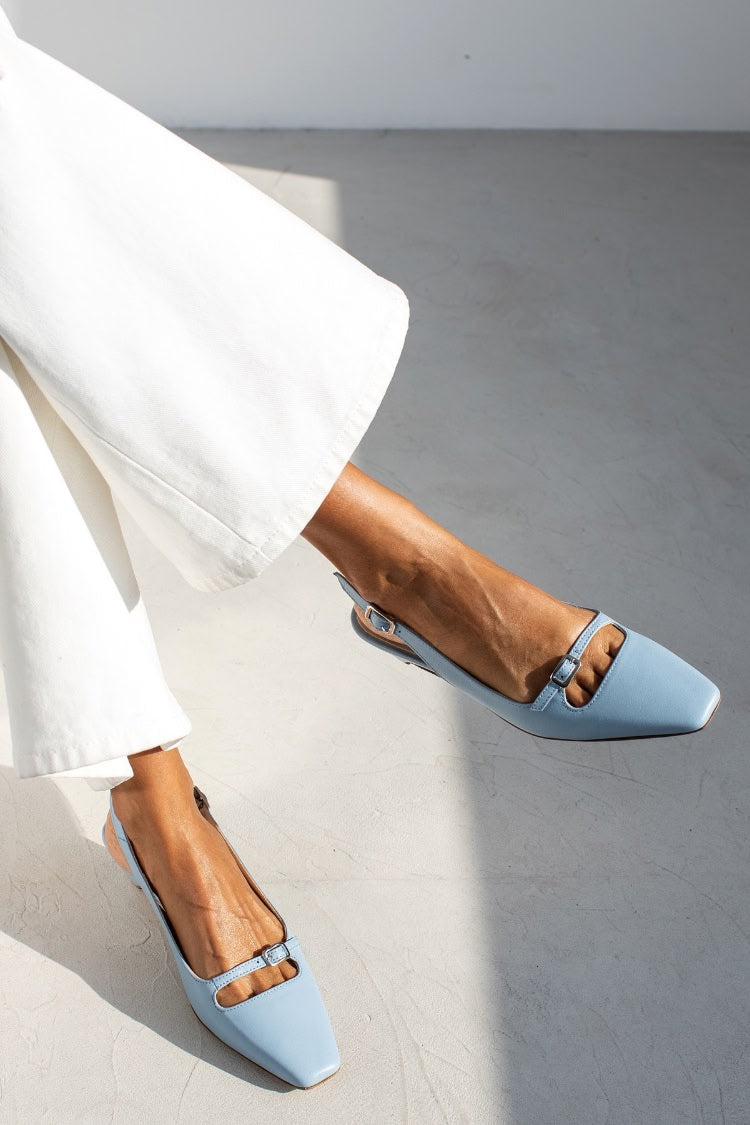 Ballerines slingback à découpes Bleu Clair à bout carré en cuir