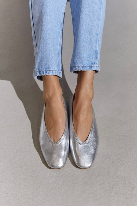 Ballerines Argent Métallisé à Bout Carré et Décolleté en V.