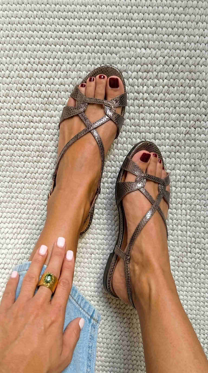 Sandales plates slingback effet serpent Bronze à bout ouvert