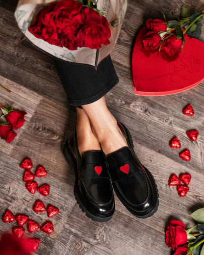 Maxime | Mocassins Vernis Noirs à Plateforme et Cœur Rouge