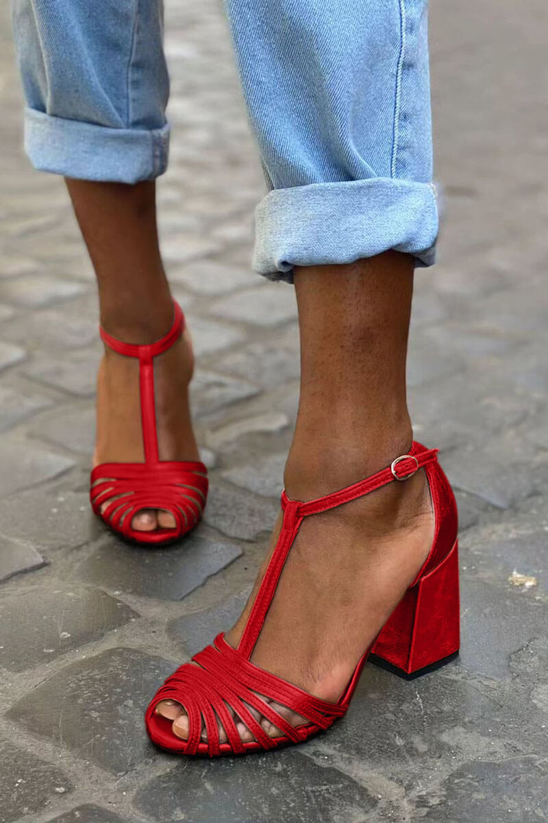 Talons larges peep toe à boucle, bride en T et brides