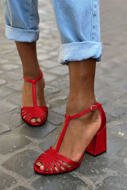 Talons larges peep toe à boucle, bride en T et brides
