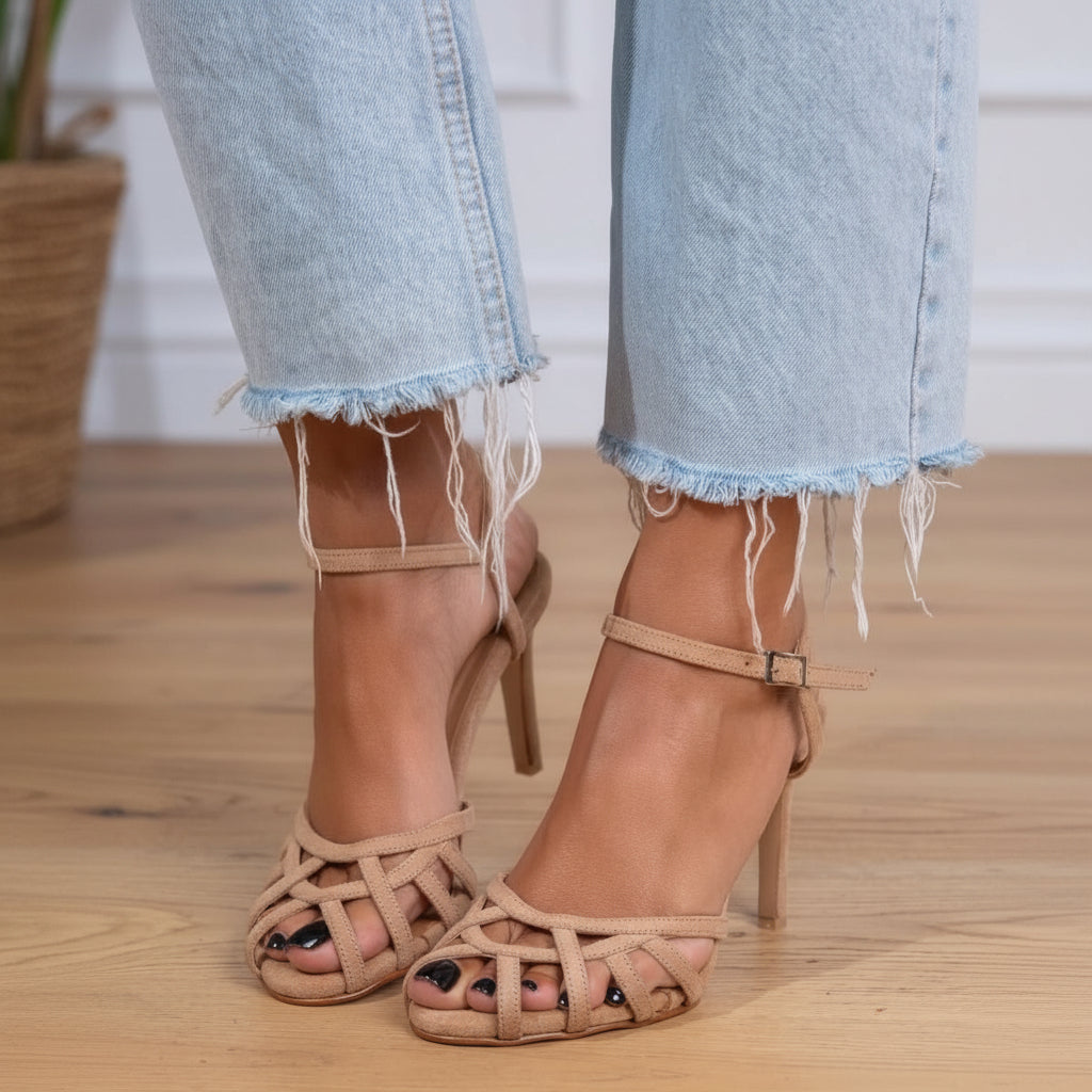 Talons aiguilles tressés à découpes en suédine avec bride cheville [Précommande]