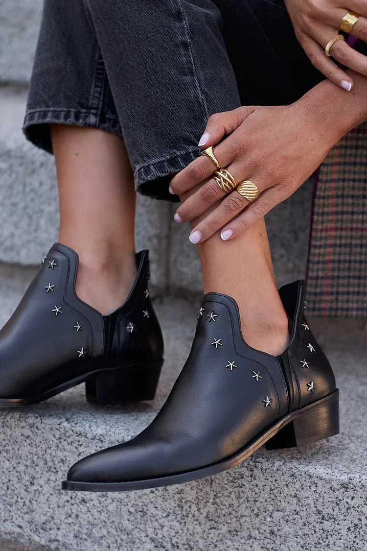 Alix | Bottines Noires Pointues à Étoiles Métalliques