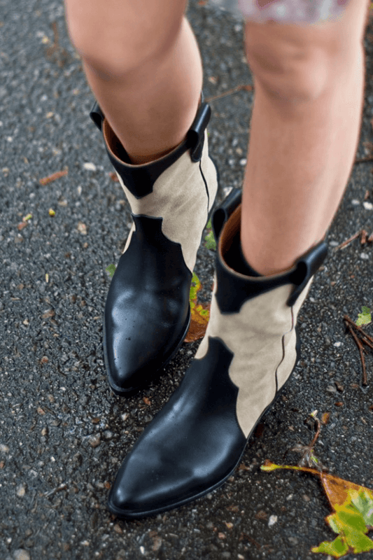 Ludivine | Bottines Western Bicolores à Motif Vache