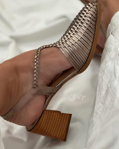 Talons bloc pointus tressés métallisés Champagne avec brides