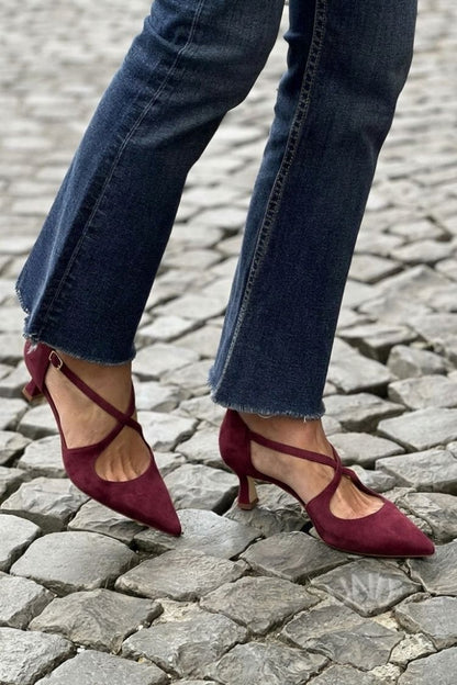 talons bas kaki à bride croisée et boucle, bout effilé.