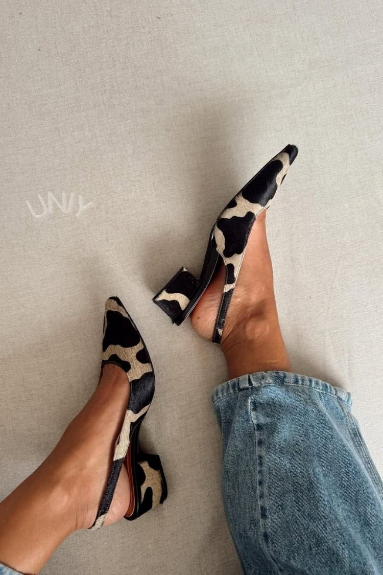 talons larges classiques slingback à bout effilé et imprimé vache.