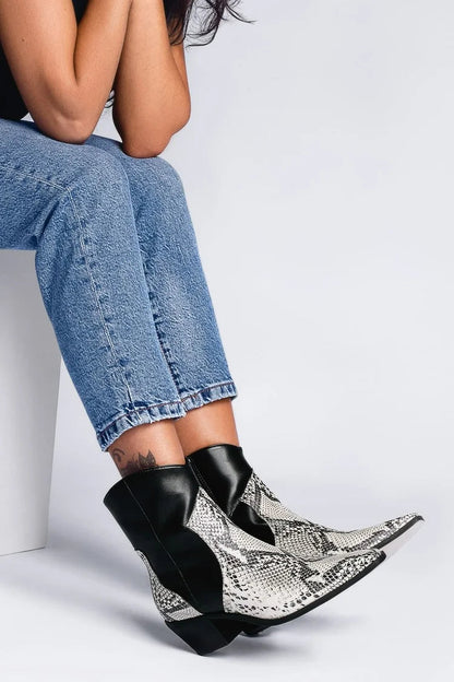 Marthe | Bottes Noires Effet Serpent Pointues à Talon Épais