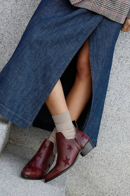 Madeleine | Bottines Bordeaux Pointues à Étoiles et Talon Épais