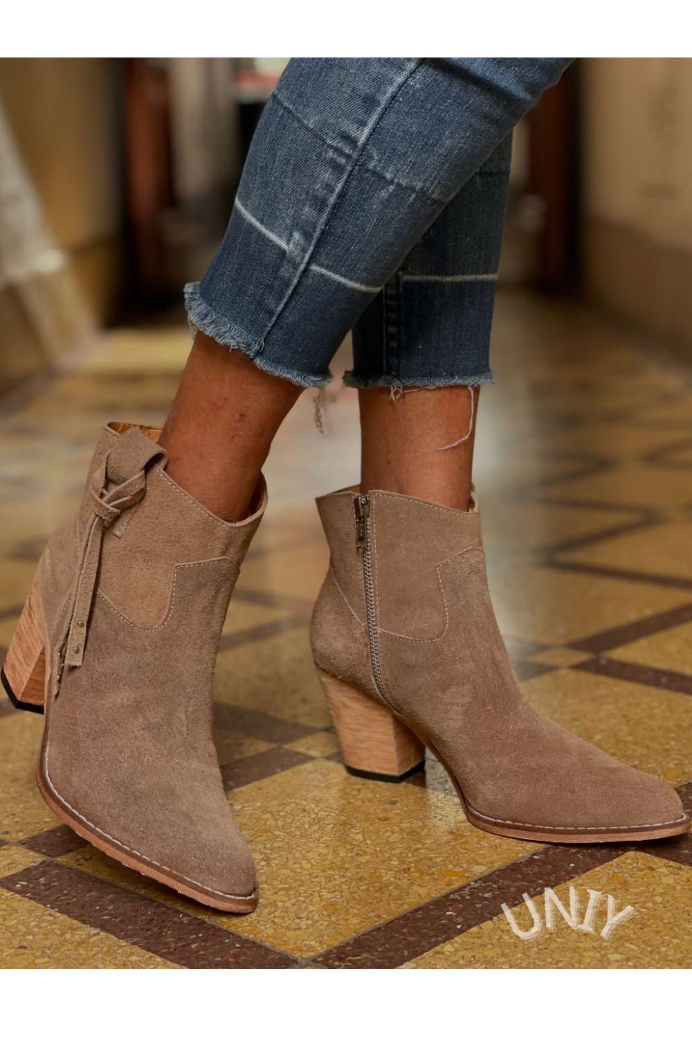 Zoé | Bottes Camel en Suédine à Talon Carré et Zip